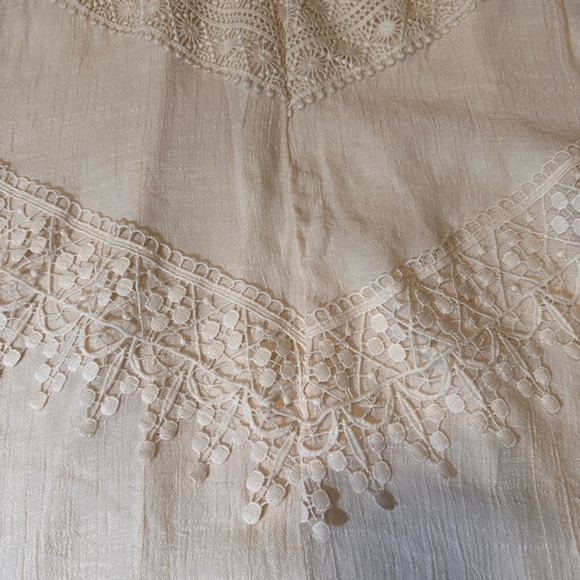 Chic Cream Lace Women's Tank Top - Picture 2 of 7